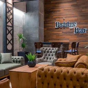 Bridge Hotell